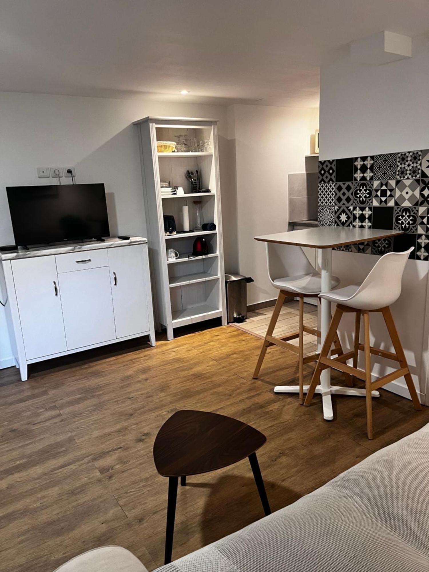 Studio Proche Gare Et Versailles 4 Min A Pied Train Vers Paris Marly-le-Roi Exterior foto